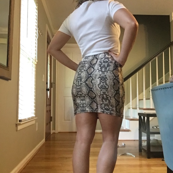 Snake Skin Pattern Mini Skirt (matching crop top on my page available) - Picture 4 of 11